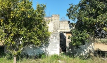Fabbricato in campagna con terreno di pertinenza in vendita ad Aradeo
