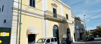 Intero immobile con diversa destinazione d'uso in vendita ad Aradeo 